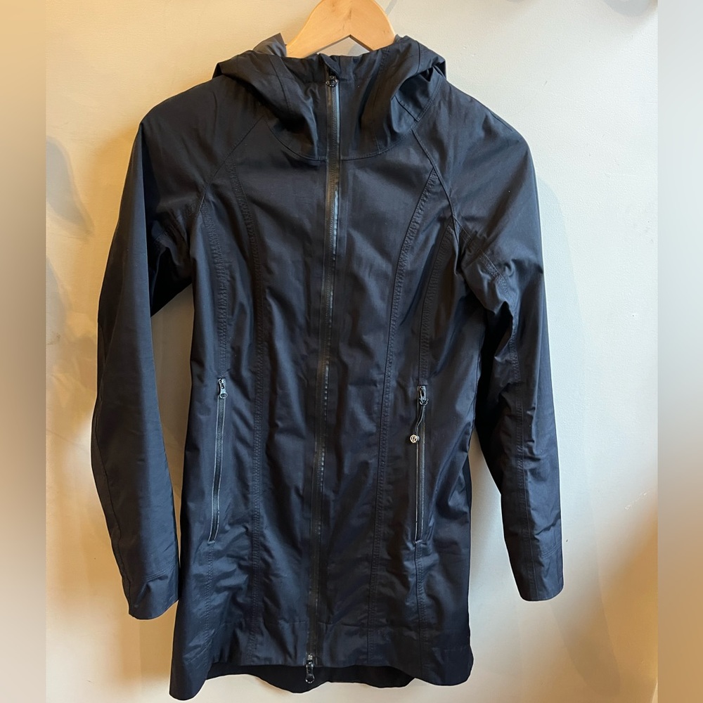 Lululemon rain coat size 2